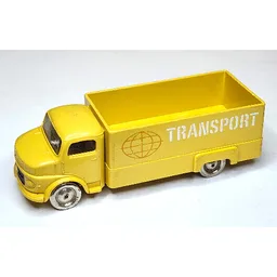 HO Scale Mercedes Box Truck with 'TRANSPORT' Print / Yellow