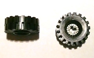 Lego Technic Bush 1/2 Toothed Type I, with Black Tire 21mm D. x 9mm Offset Tread Medium (4265a / 4084)