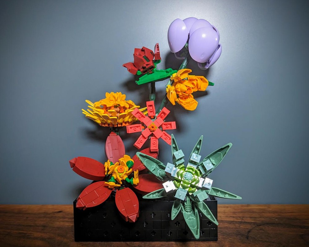 Lego Assorted Flower Arrangement - Succulents + Sunflowers Alternate Build