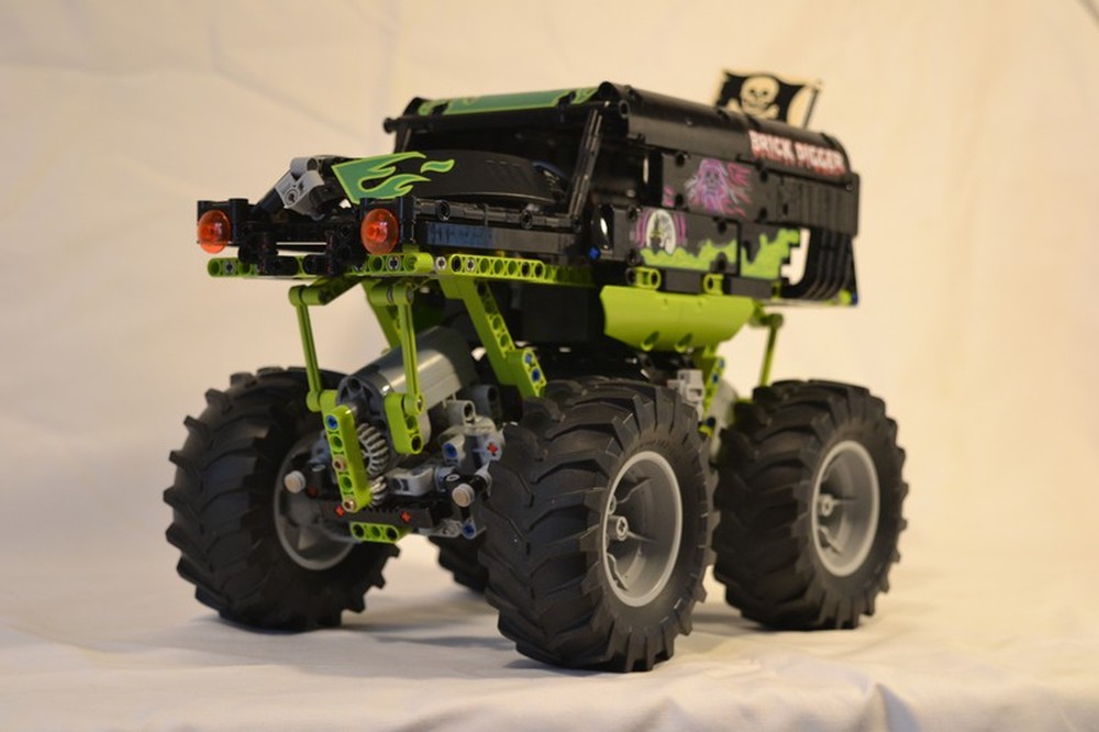 Lego Brick Digger - RC Technic GraveDigger