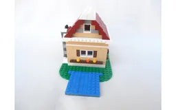 31038 Gingerbread House