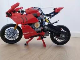 42107 Ducati Panigale Central & Kickstands