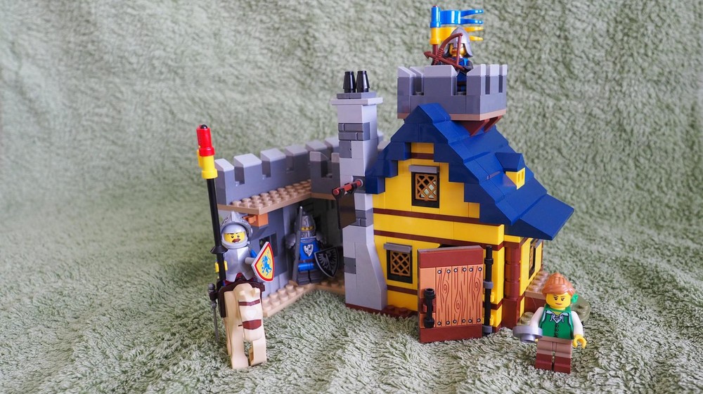 Lego 2022 Black Falcons Guarded Inn