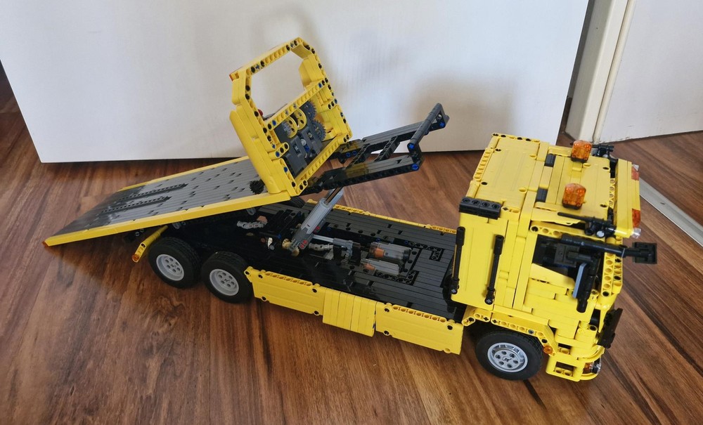 Lego Mercedes-Benz Arocs - Rollback Low Truck - full RC