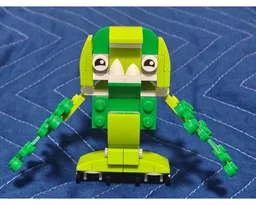 30564 - Female robot