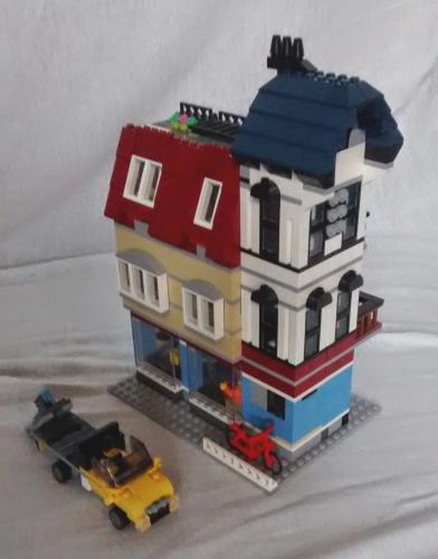 Lego Restaurant and a house (from 31026 Bike Shop & Cafe alternative)