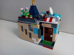 16 Stud Toy Store