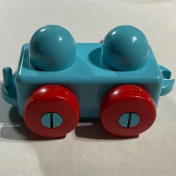 Primo Wheel Base 1 x 2 with Hitches and Red Wheels / Sky Blue