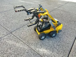 Log grapple with automatic opening/closing