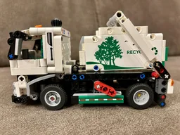 42167 Skip loader truck