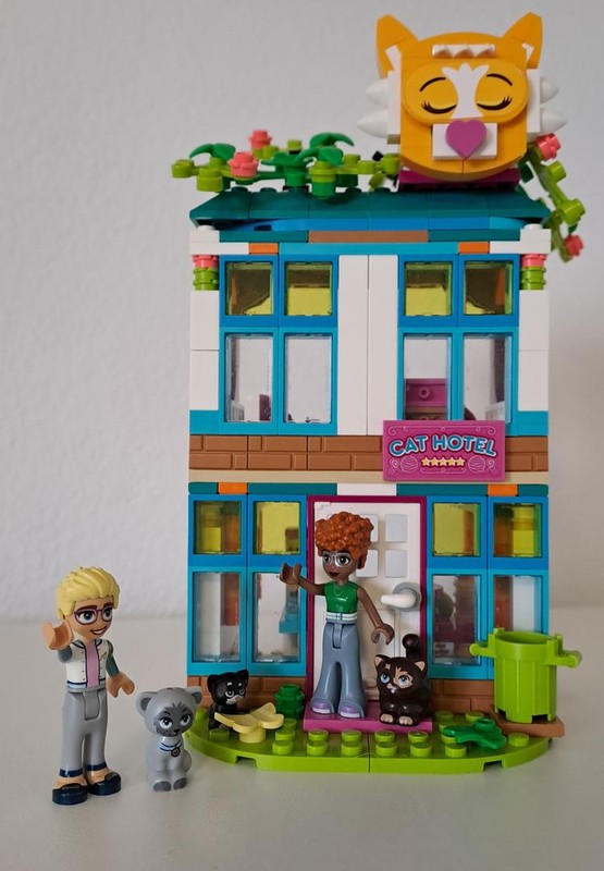 Lego Cat hotel
