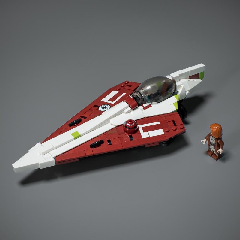 Lego Delta-7 Starfighter • Minifig-Scale