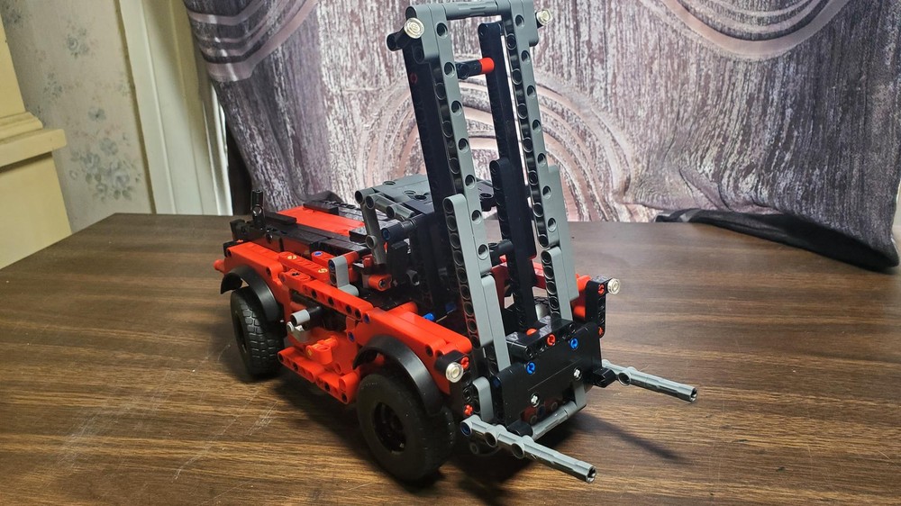 Lego 42213 Heavy Duty Forklift
