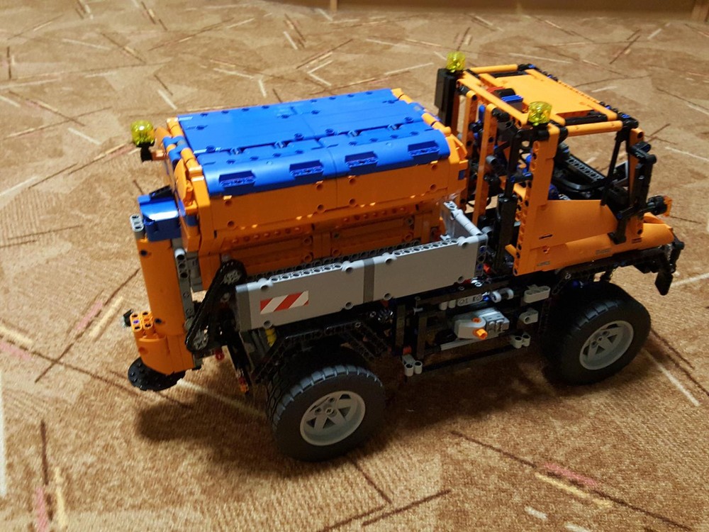 Lego Spreader for Unimog 8110
