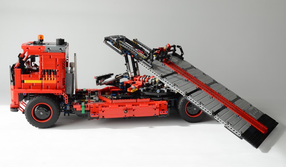 Lego 42082 C Model: Flatbed 180° Rotator Tilt Truck
