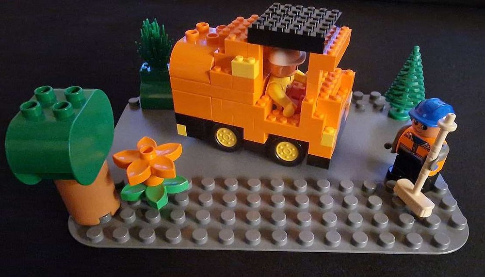 Lego City service and maintenance vehicle