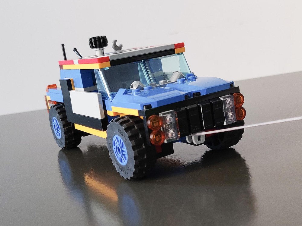 Lego Hummer H1 with spare tires and a real winch
