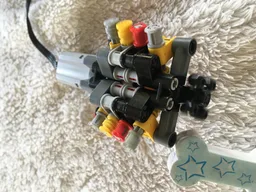 V8 piston engine (6x6x5 studs)