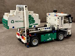 42167 Skip loader truck