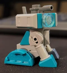 T3-M4 - Minifigure Scale