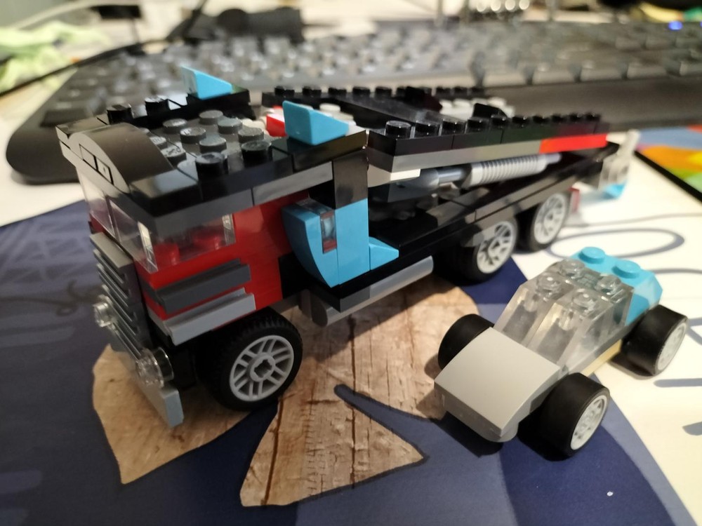 Lego 31146 car transporter and family car