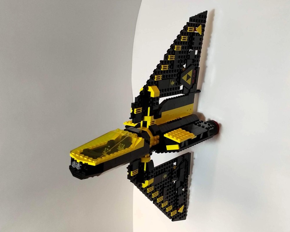 Lego Blacktron T-6 shuttle