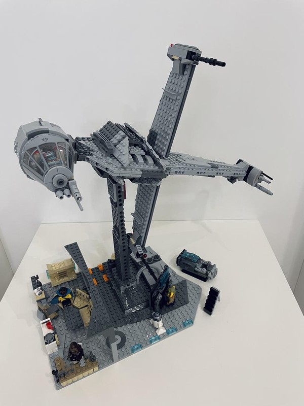 Lego B-Wing UCS style - Alternate build of Millenium 75257