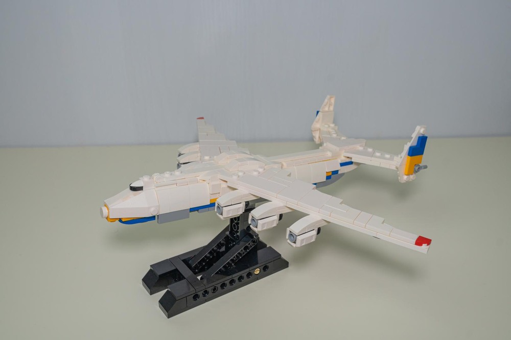 Lego Antonov AN-225 “Mriya" - 1:300 Scale
