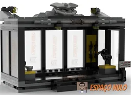 Bat container