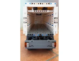 Refrigerated semi-trailer