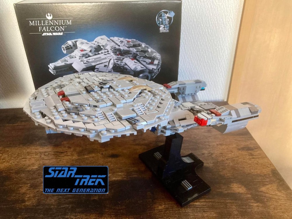 Lego USS Enterprise D NCC-1701-D Midi-Scale