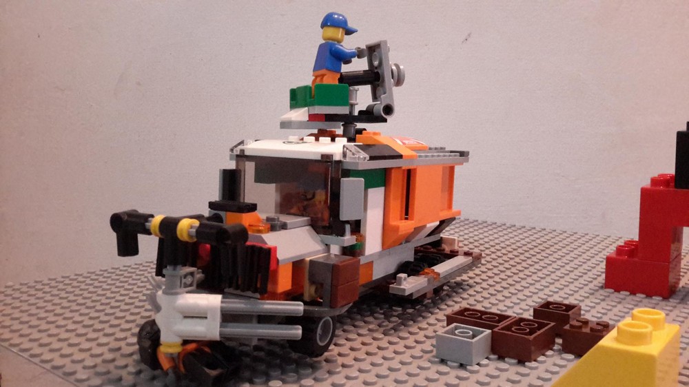 Lego 60118 - Post-Apocalyptic Armored Truck