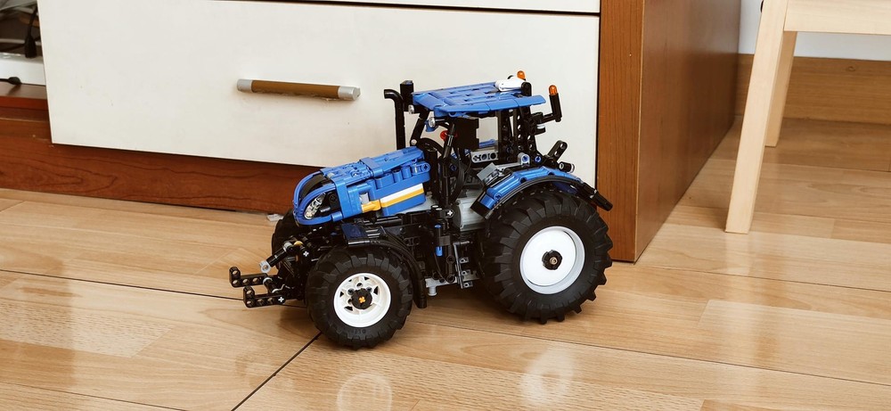 Lego New Holland T7 tractor (bodywork only)