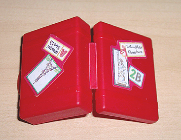 Lego Scala Utensil Suitcase with Eiffel Tower and Statue of Liberty Pattern (Stickers) - Sets 3119 / 3290