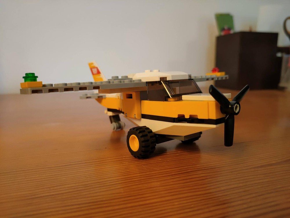 Lego Mail plane - wheeled version
