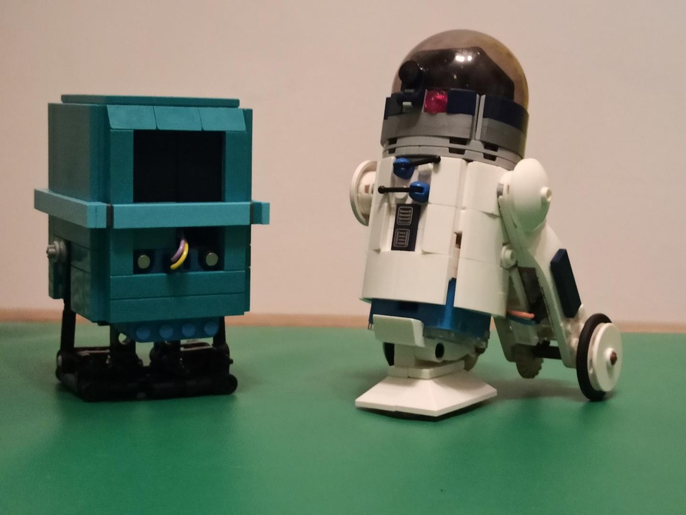 Lego R2-D2 & Gonk Droid, motorised with Bluetooth control