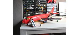 Embraer E-195 plane (Red)