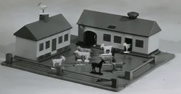 Wooden Farm, 2 Winged with Courtyard, Fencing and Animals {Bondegård}
