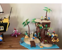 21322 Pirate Beach Hut
