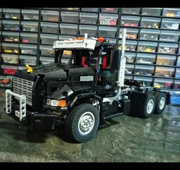 Mack Granite GU813