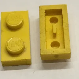 Plate 1 x 2 [Old Style Bottom] / Yellow