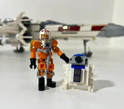 Luke and R2 scaled to UCS X Wing