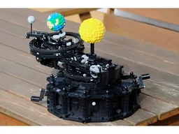 Sun Earth Moon Orrery