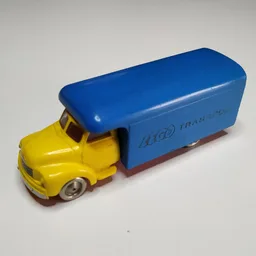 HO Scale Bedford Moving Van - Front Indicators - LEGO in Blue, Transport in Gold / Yellow
