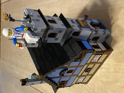 10193 Medieval House with Keep