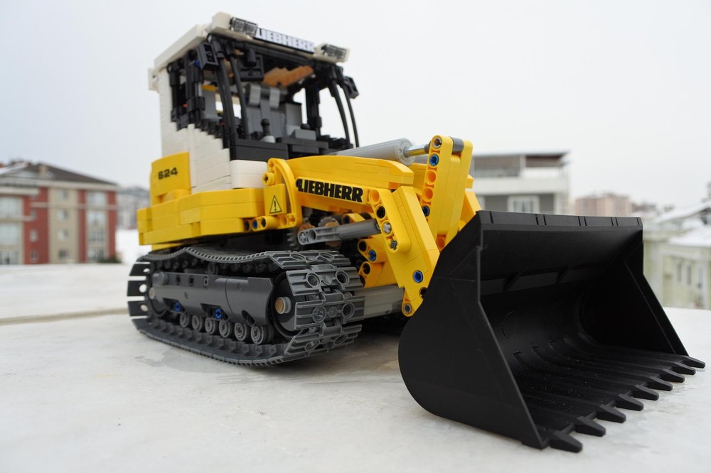 Lego Liebherr LR624 Litronic Crawler Loader
