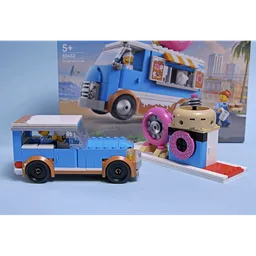 60452 Tiny House & Cool Car