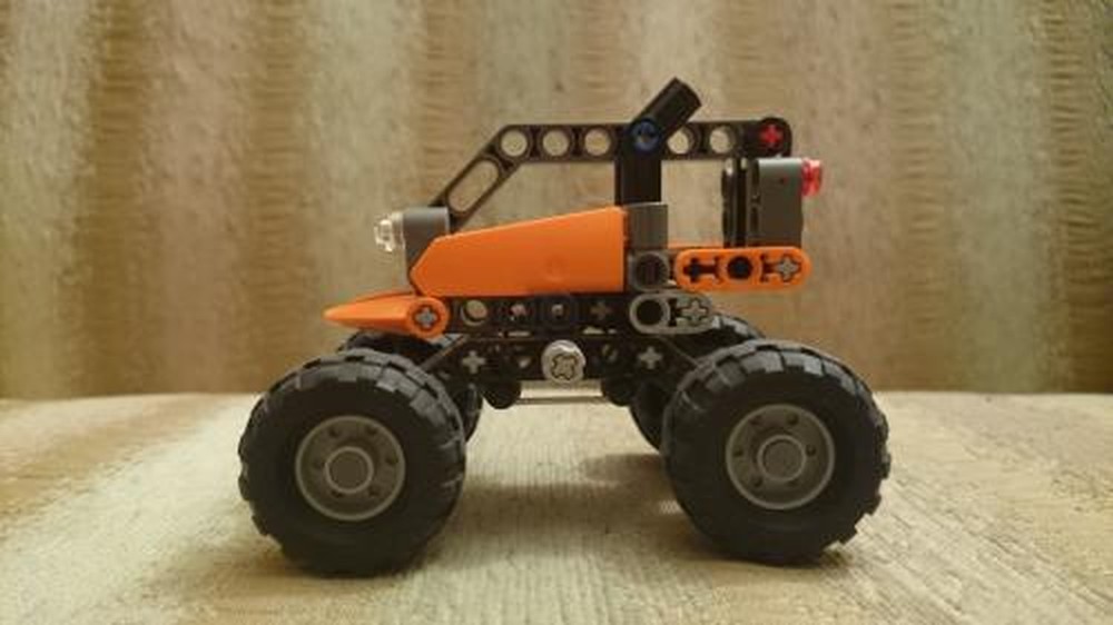 Lego 42001 C model - Dakar Truck