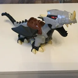 Duplo Dragon Large with Armor, and Black Underside / Pearl Light Gray