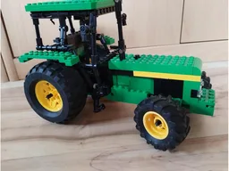 John Deere 3140